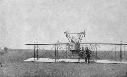 Kétfedelű repülőgép lezuhant egy mezőn, I. világháború, Franciaország, 1915
