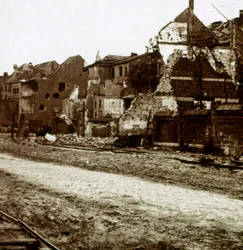 Lebombázott épületek, Nieuwpoort, Flandria, Belgium, c1914-c1918