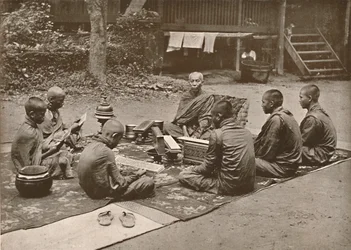 Buddhista pap tanítványokkal, 1900.