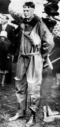 Charles Lindbergh, rekorddöntő repülő, 1927