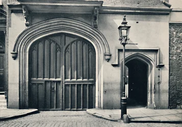 Charterhouse. Az Entrance Gateway külseje, 1925