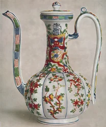 Kínai porcelán kancsó ötszínű díszítéssel. Wan Li korszaka, 1573-1619, 1928
