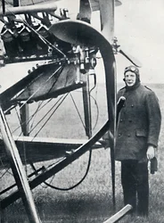 Churchill érdeklődni kezdett a repülőgépek iránt, és előre látta a legnagyobb lehetőségeket, 1914, 1945