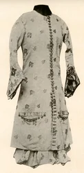 Kabát és teljes lovaglónadrág szőke brokátból virágokkal és levelekkel, c1670, 1937.