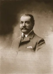 de Lastours gróf, 1911.