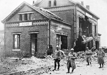 Megsérült vasútállomás a franciaországi Roye-ban, első világháború, 1918, 1920 körül