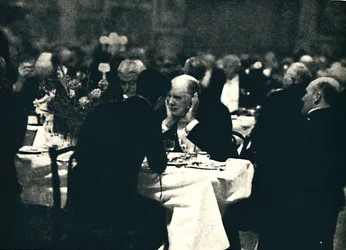 Étkezés a Burlington House-ban, 1932, 1945.