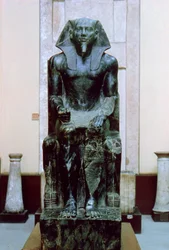 Khephrén ókori egyiptomi fáraó diorit szobra, i. e. 26. század