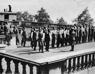 Drilling Recruits a Somerset House tetején, London, 1914