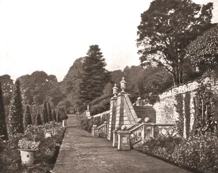 Drummond Castle Gardens, Perthshire, Skócia, 1894.