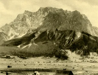 Ehrwald és a Wetterstein-hegység, Tirol, Ausztria, c1935.