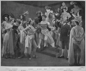 A három színhelyén!, 1900