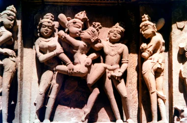Erotikus szobor, hindu templom, Khadzsuráhó, India, 950 - 1050