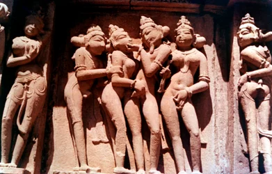 Erotikus szobor, hindu templom, Khadzsuráhó, India, 950-1050