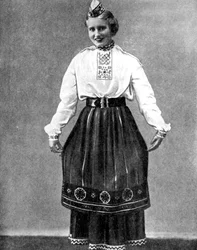 Észt nő hagyományos ruhában, 1936