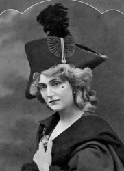 Evelyn DAlroy, színésznő, 1911-1912