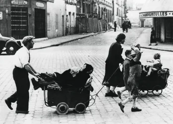 Franciaország bukása után hazatérő francia menekültek a németekhez, Franciaország, 1940. július