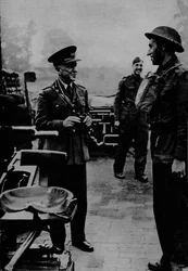 Sir Frederick Pile tábornok, a légvédelmi parancsnokság főparancsnoka, 1943