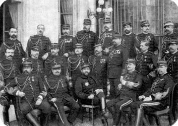 Georges Boulanger francia tábornok és politikus más hadsereg tisztjeivel, 1888