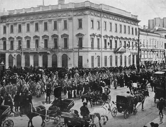 Német és osztrák foglyokat vonultatnak végig Petrográd utcáin, 1915