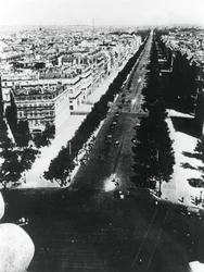 Német erők felvonulás a Champs Elysees mentén, Párizs, 1940. június 14