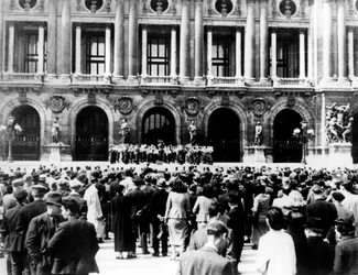 Német katonazenekar koncertezik, megszállt Párizs, 1940-1944