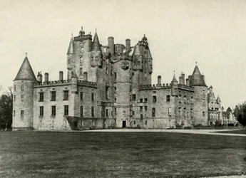 Glamis kastély, Erzsébet királynő ősi otthona, 1937.