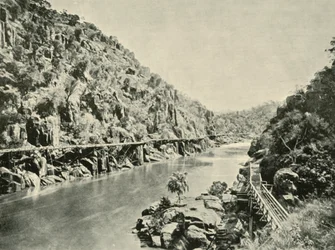 A szürkehályog-szorosban, 1901.