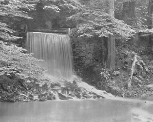 Independence Falls, a Darby Creeken, Philadelphia közelében, USA, 1900 körül.