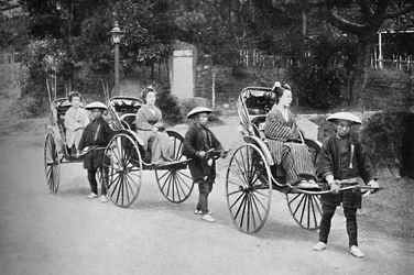 Kulik által rajzolt riksás japán hölgyek, 1902