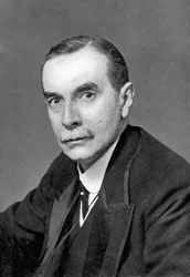 John Strachey 1860-1927, brit újságíró és laptulajdonos, 1910