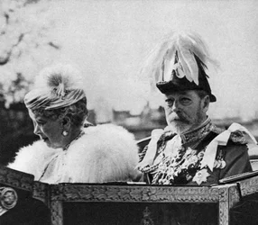 V. György király és Mária királyné úton a Szent Pál-székesegyház felé, ezüst jubileum, 1935