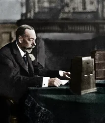 V. György király sugárzott a birodalomnak karácsony napján, Sandringham, 1935