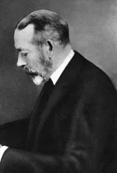 V. György király, 1930-as évek