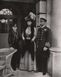György király és Mária királyné fiukkal, Edward herceggel, 1910. május.