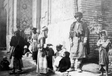 Kurd borbély, Kazimain mecset mellett, Irak, 1917-1919