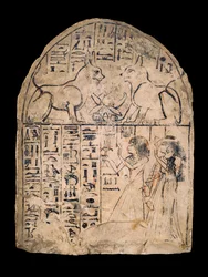 Mészkő sztéla Re és Atum isteni macskáinak imádatát ábrázolja, XIX. dinasztia c1292-c1190