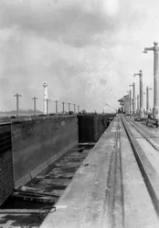 Zsilip a Panama-csatornán, 1931