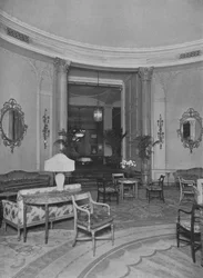 Az ovális pálmateremből a fő étkezőbe nézve, Roosevelt Hotel, New York City, 1924