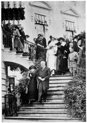 Marie Curie, lengyel származású francia fizikus, Harding amerikai elnökkel, 1921