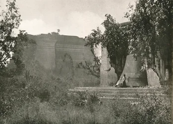 Meingoon Pagoda és Nagy Harang, 1900.