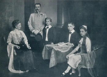 A meggyilkolt Ferenc Ferdinánd főherceg feleségével és gyermekeivel, kb. 1910