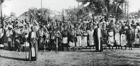 Őshonos táncosok Mombasában, 1924-1925, 1937