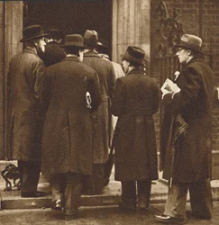 Újságemberek a 10. szám alatt, 1936. 1937. dec