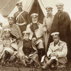 Nyikolaj Nyikolajevics, Odojevszkij-Maszlov herceg középen a Cava életőr tiszteivel