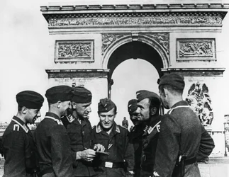 Német csapatok megszállása a Diadalívnél, Párizs, 1940. június