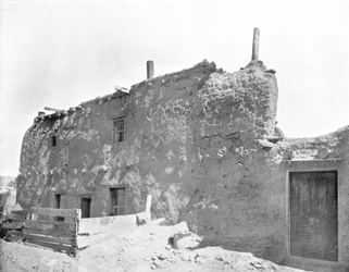 Legrégebbi ház az Egyesült Államokban, Santa Fe, New Mexico, USA, 1900 körül.