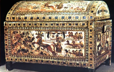 Festett és intarziás kazetta az ókori egyiptomi Tutanhamon kincséből, Kr.e. 1325