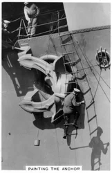 A HMS Courageous repülőgép-hordozó horgonyának festése, 1937