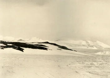 A Queen Alexandra Range 1500 Feet Up The Glacier része, 1908, 1909.